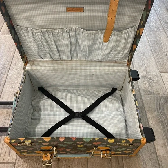 Black with hearts roller suitcase - Picture 3 of 8